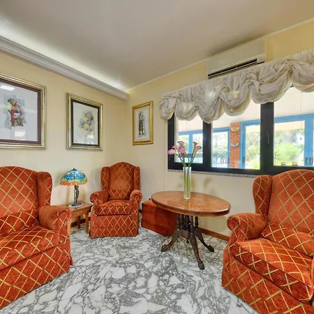 With Private Pool Near Terrauzza * Plemmirio