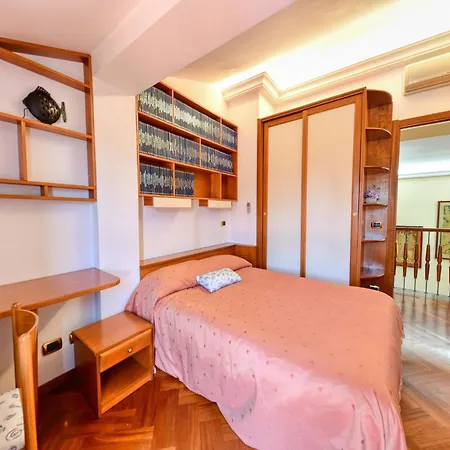 With Private Pool Near Terrauzza Plemmirio