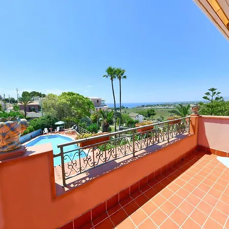 With Private Pool Near Terrauzza Nyaraló *